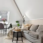 Cozy 2Bdr Apt. 3 Min Walk To Solsiden